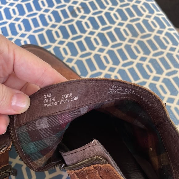 Born Binghamton Womens distressed leather booties. EUC 9.5 - Picture 7 of 12